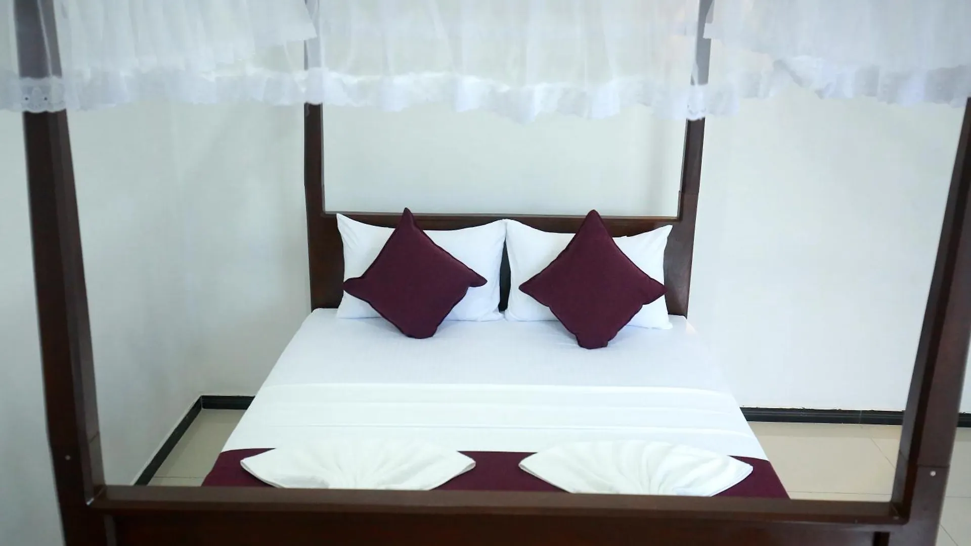 King Crown Hotel Dikwella 0*,