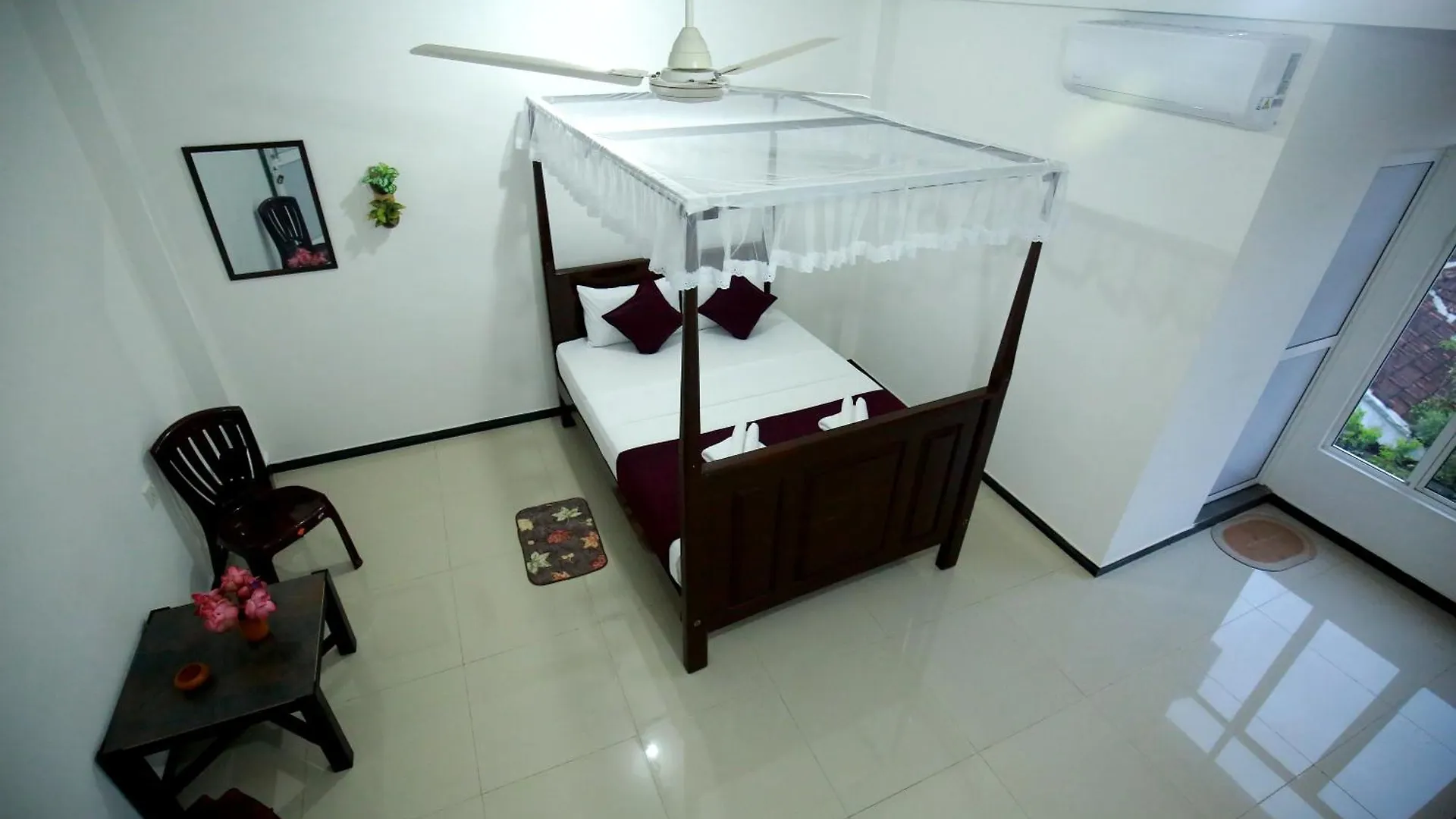 King Crown Hotel Dikwella 0*,  Srí Lanka